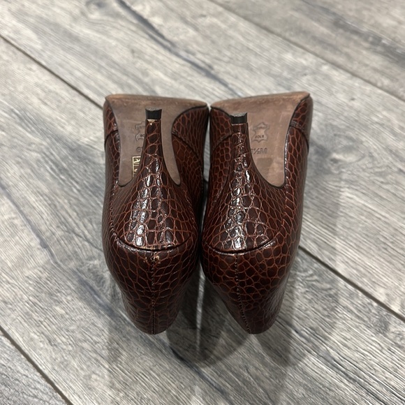 • Tory Burch • Women’s Georgina Loafer Croc Embossed Brown Bootie 6.5 Leather - Picture 7 of 7